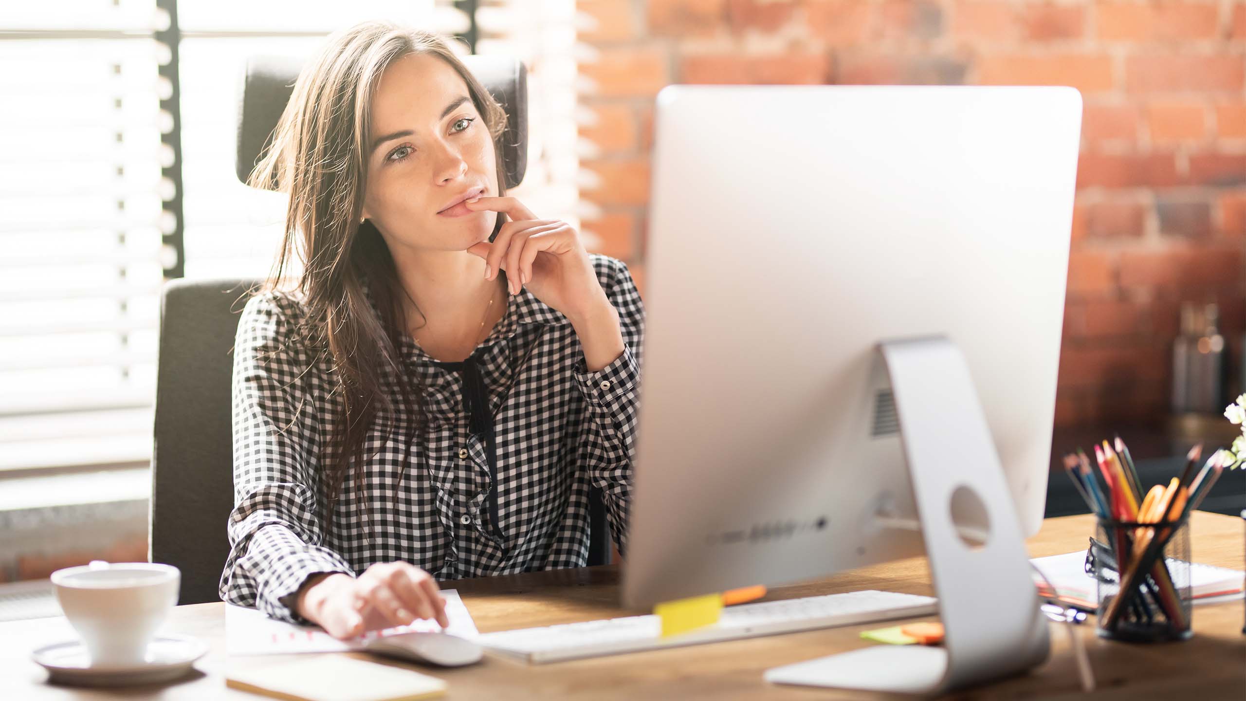 Lady doing eLearning on her computer